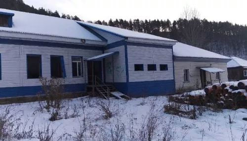 В Республике Алтай закроют доступ к заброшенным постройкам бывшей больницы