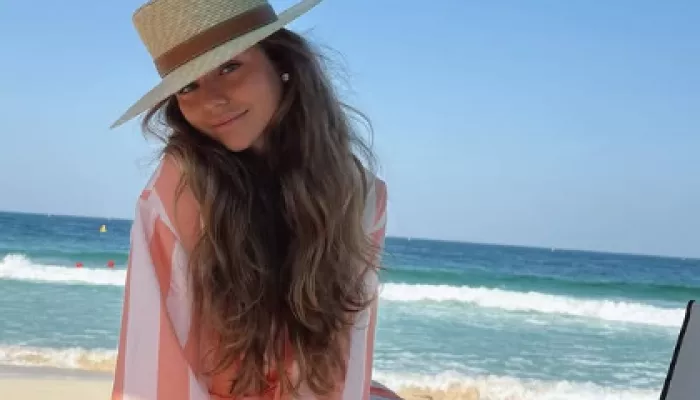 Дочь Дмитрия Маликова похвасталась накачанным прессом в откровенном бикини