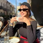 Полина Диброва снялась в мини-платье с глубоким декольте и призвала держать мужчин