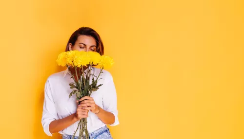 Здоровье, технику и яркие впечатления: чего хотят женщины в преддверии 8 Марта