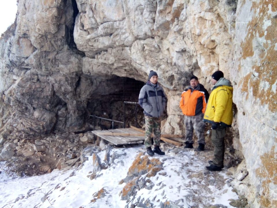 Усть-Канская пещера