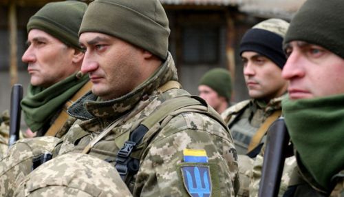 СМИ: солдат ВСУ в Донбассе расстрелял бойцов Азова