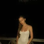 Анна Пересильд удивила дерзким образом с экстремальным декольте. Фото