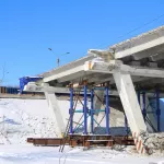 Балки и скрепки: как в Барнауле омолаживают старый мост на Павловском тракте. Фото