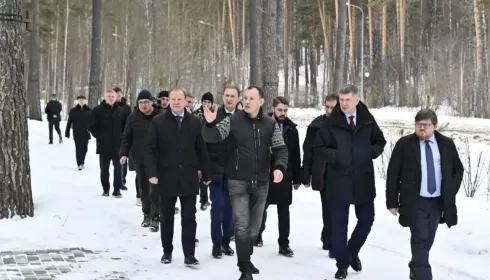 Министру экономики Максиму Решетникову показали Бирюзовую Катунь