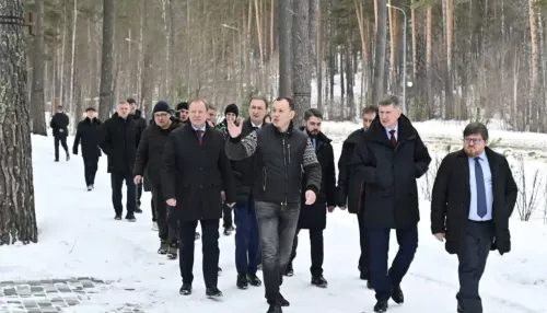 Министру экономики Максиму Решетникову показали Бирюзовую Катунь