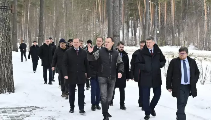 Министру экономики Максиму Решетникову показали Бирюзовую Катунь