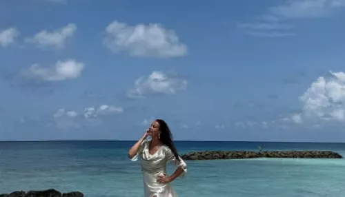 Мисс Вселенная Оксана Федорова вышла на лед Байкала на шпильках. Фото