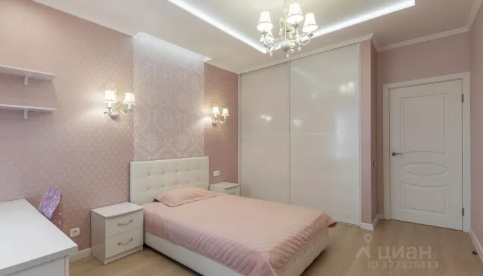 Дизайнерскую четырешку продают в центре Барнаула за 26,5 млн рублей. Фото