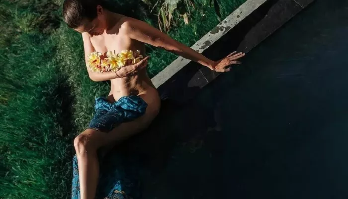 Муж актрисы Катерины Шпицы выложил ее откровенные фото 