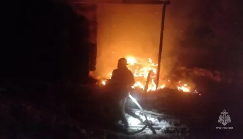 Тело мужчины нашли на месте пожара в алтайском селе Залесово