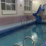 Девять детей отравились в бассейне, отдыхая с родителями