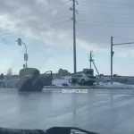 Автомобиль ДПС и Mercedes GLS схлестнулись на барнаульском перекрестке