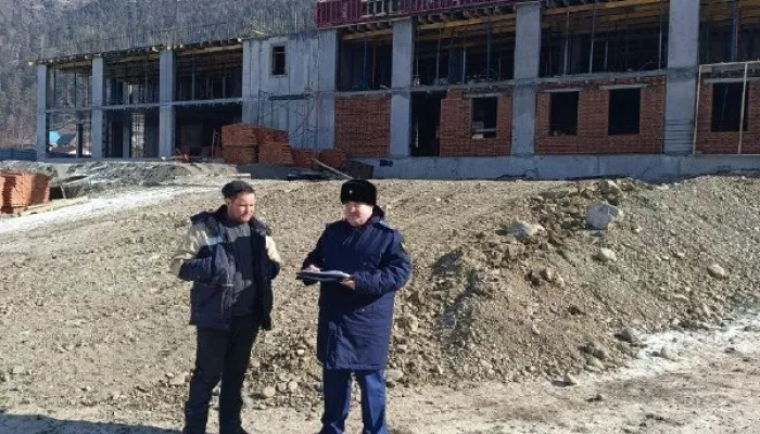 Подрядчики отстают от графиков строительства школы и детсада в Элекмонаре