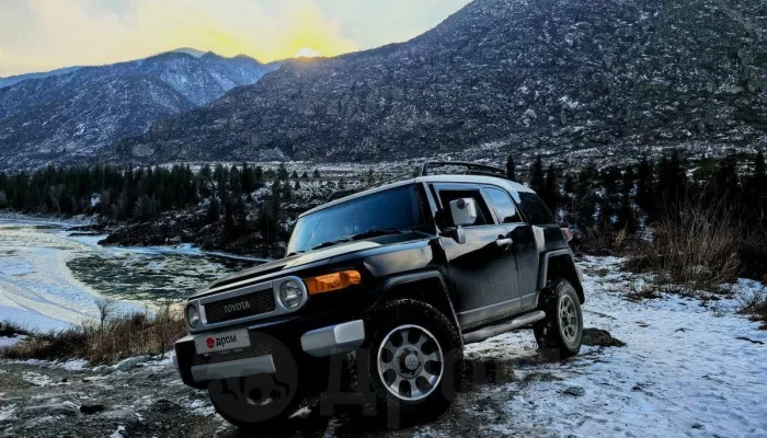 Внедорожник из США для дальних путешествий продают в Алтайском крае. Фото