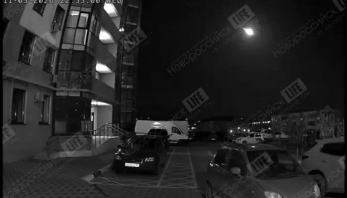 Яркий падающий метеорит засняли в городах Краснодарского края. Видео