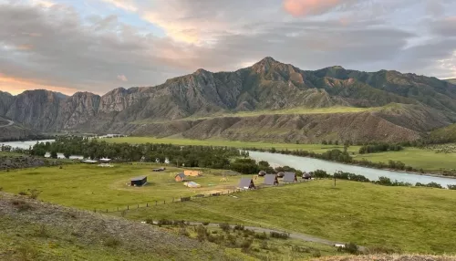 Турбазу с банным комплексом продают за 49 млн рублей в Республике Алтай. Фото