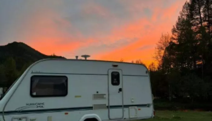 Обустроенный автодом с кухней и душем продают за 1,4 млн рублей в Горном Алтае. Фото