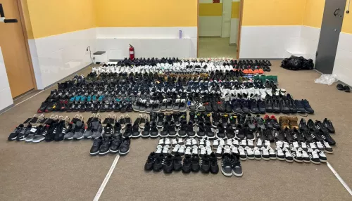 Более 850 пар контрафактной обуви передадут из Белокурихи на нужды СВО