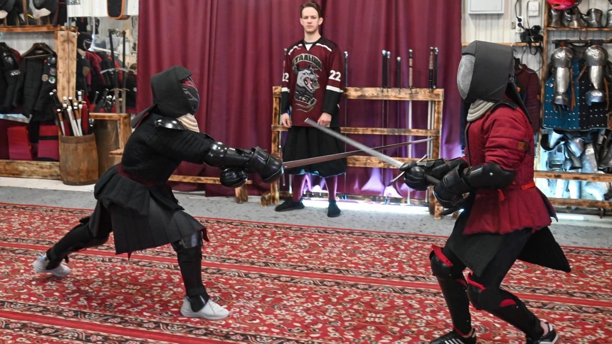 Турнир по фехтованию среди журналистов в Барнауле