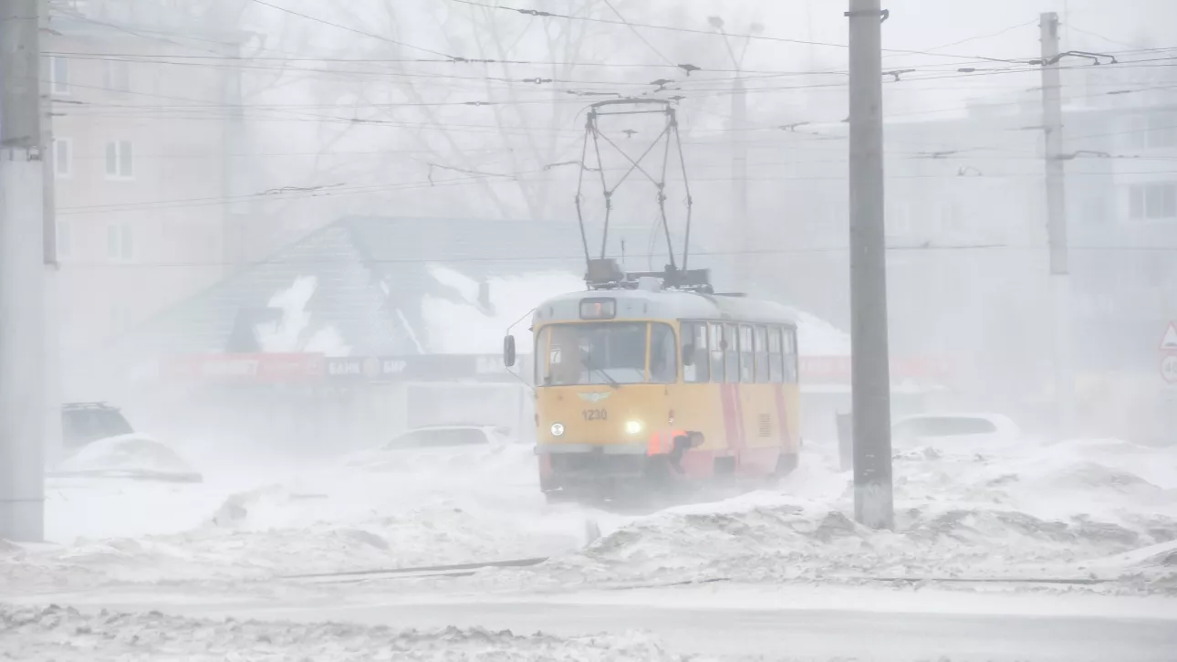Прошедший снежный шторм может осложнить паводковую ситуацию в Барнауле