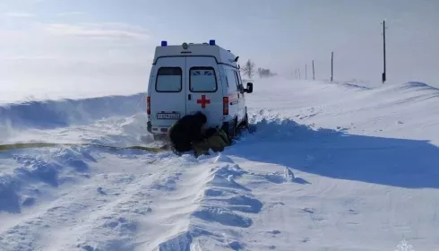 В Алтайском крае скорая в метель опоздала к мужчине, а теперь его не могут похоронить
