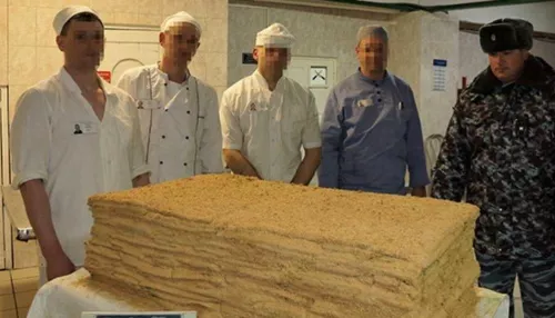 В новосибирской колонии осужденные испекли 100-килограммовый торт