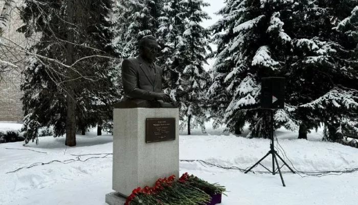 В Горно-Алтайске почтили память выдающегося политического деятеля Михаила Карамаева