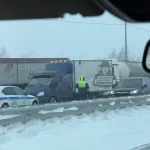 Пробка из фур собралась под Барнаулом на фоне перекрытия трассы. Фото