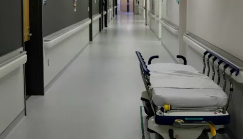 Восемь медиков погибли и девять пострадали при ударе ВСУ по медучреждению в ДНР