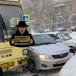 Автобус попал в ДТП напротив Дома под шпилем в Барнауле