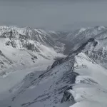 Сотрудники Алтайского заповедника заглянули в гости к снежному барсу. Фото