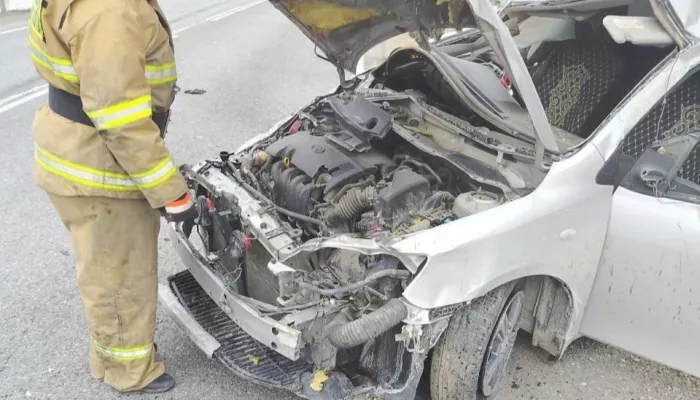 Toyota Corolla слетела с трассы и перевернулась в Республике Алтай