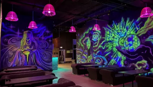 Космический лаунж-бар в новом районе Барнаула продают за 1,7 млн рублей