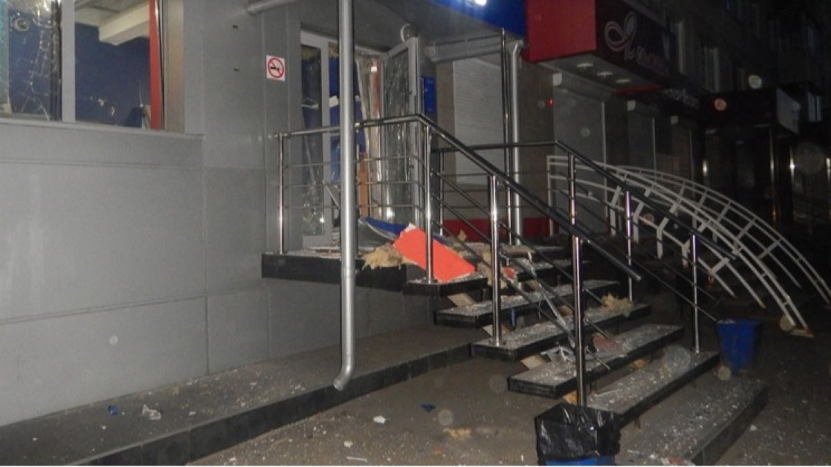 Ночной налет: банкомат взорвали в офисе банка в Бийске