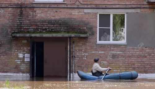 Стихия без пощады: каким был разрушительный паводок на Алтае в 2014 году. Фотоархив