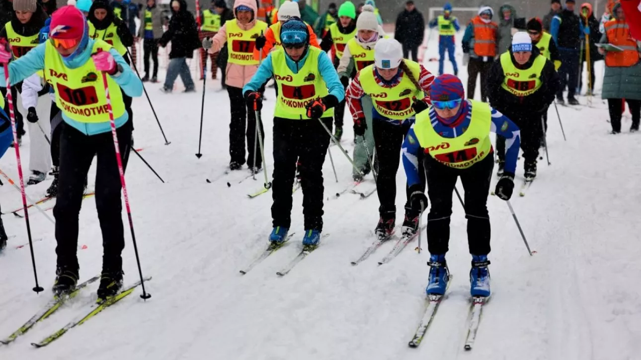 Алтайские чиновники посоревновались в лыжных гонках. Всех обогнали налоговики и АКЗС
