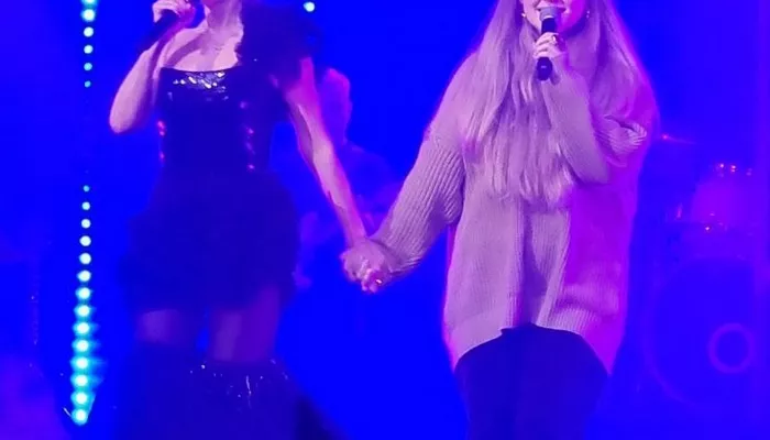 Валерия спела вместе с барнаульской певицей на своем концерте. Видео