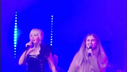 Валерия спела вместе с барнаульской певицей на своем концерте. Видео (12+)