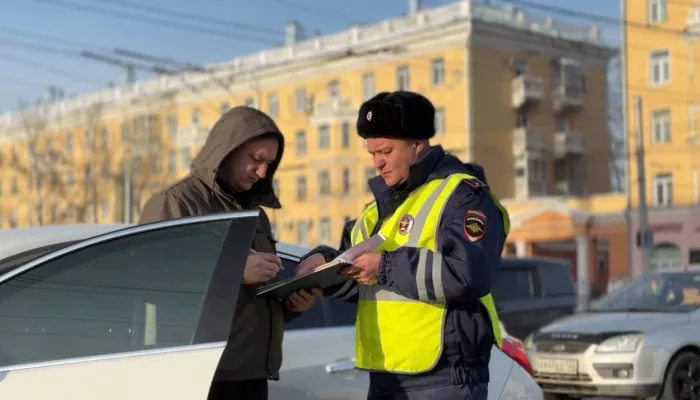 Более 60 водителей оштрафуют за глухую тонировку после рейда в Барнауле