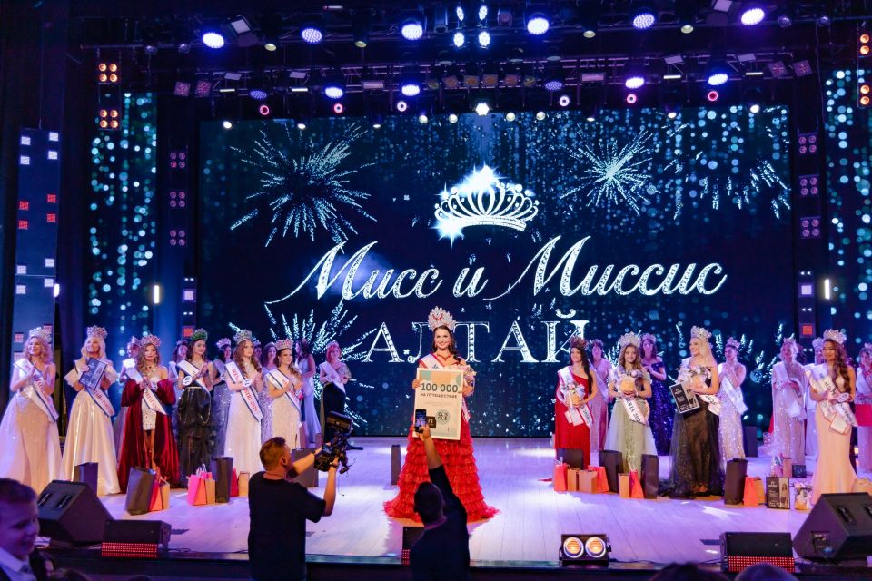 Ольга Бочкова стала абсолютной победительницей конкурса "Миссис Алтай 2026"