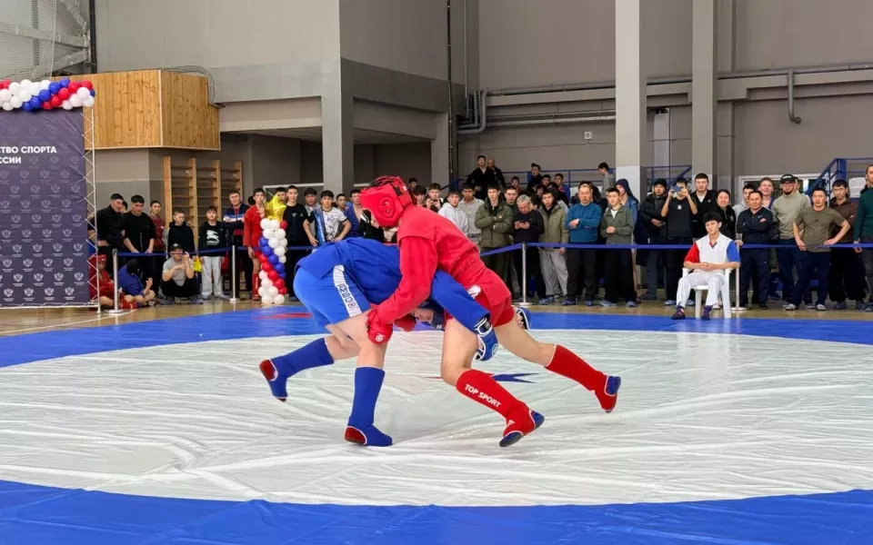 В Республике Алтай юные самбисты почтили память 6-й роты псковских десантников