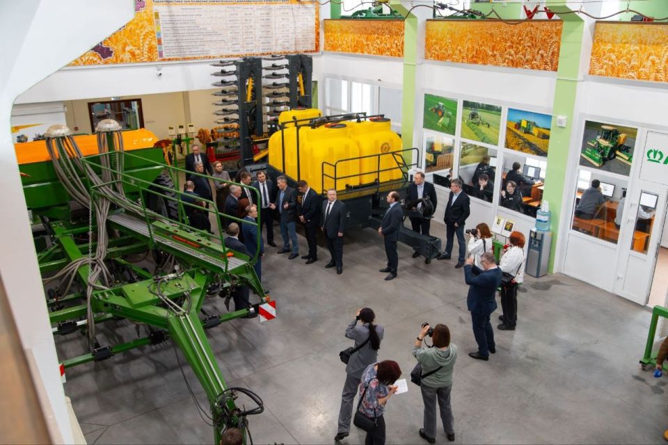 Председатель комитета Совета Федерации по аграрно-продовольственной политике и природопользованию Александр Двойных посетил Алтайский край