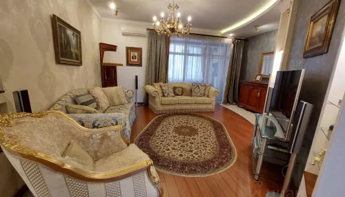 Трешку в классическом стиле продают за 21,7 млн в самом сердце Барнаула. Фото