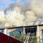 Пожар в Барнауле: почему загорелся дом и что сейчас происходит на месте ЧП