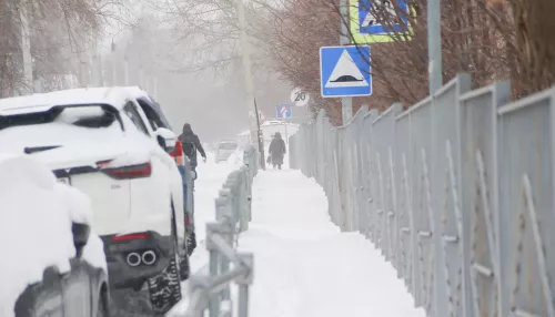 Прячется за гаражами: как выглядит микрорайон Мирный в Барнауле. Фоторепортаж