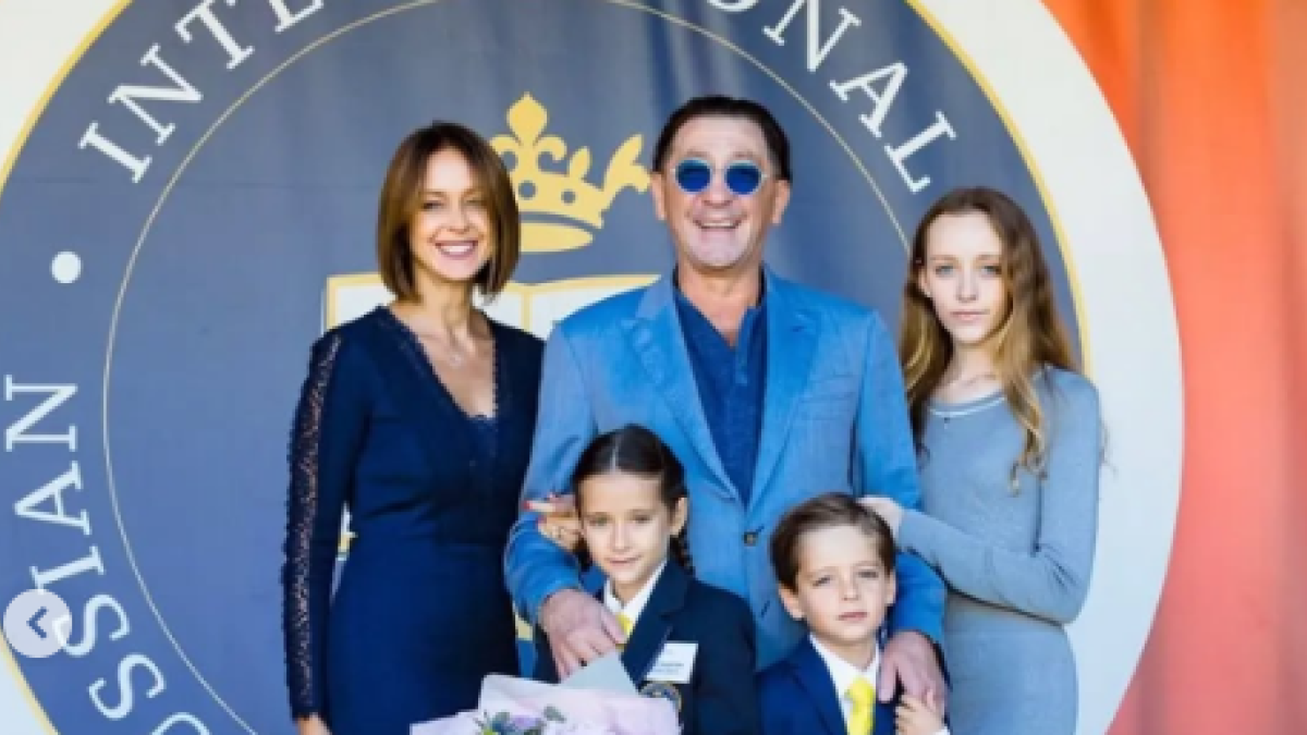 Григорий Лепс и Анна Шаплыкова с детьми