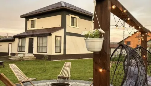 Коттедж с баней и гаражом на три машины продают в Горном Алтае за 30 млн рублей. Фото