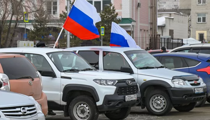 Автопробег в честь Дня воссоединения Крыма с Россией прошел в Барнауле. Фото
