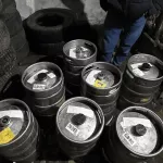 В Горно-Алтайске сняли с продажи 360 литров алкоголя и более 70 пачек сигарет